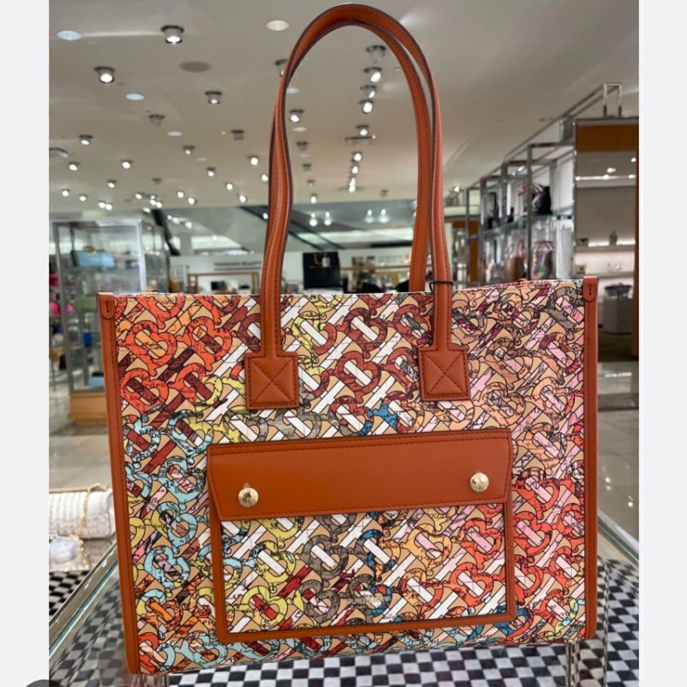 Burberry
Freya TB & Map-Print Leather Tote Bag - Picture 8 of 12